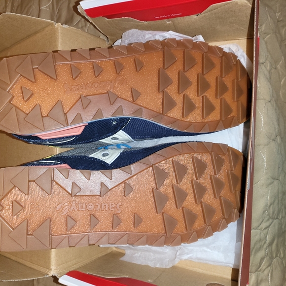 Sneakers - Picture 6 of 6